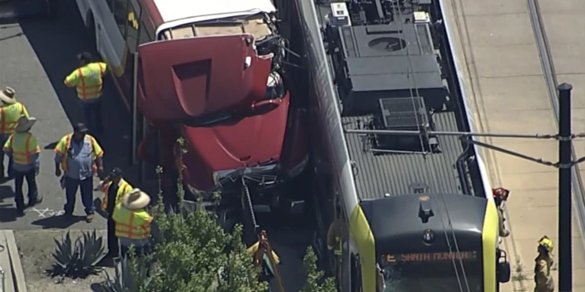 50 Injured after Shuttle Bus Crashed into Metro Train in Los Angeles ...
